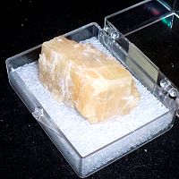 Calcite_Orange_MPB001.JPG