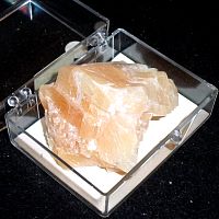 Calcite_Orange_MPB002.JPG