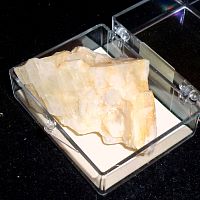 Calcite_Yellow_MPB006.JPG