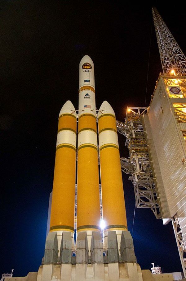 Ракеты побольше. Ракета Delta 4 на космодроме Ванденберг. Сатурн 5 Дельта 4. Огромная ракета. Гигантская ракета.